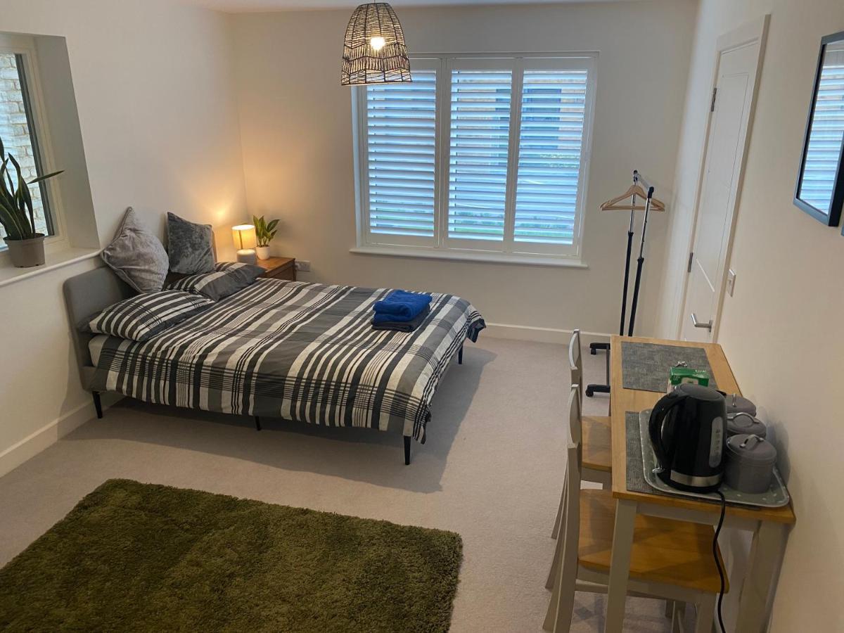 Very Large Double Room With Corner Sofa, Sky Tv, Netflix Etc, Fridge And Microwave Newhaven Zewnętrze zdjęcie