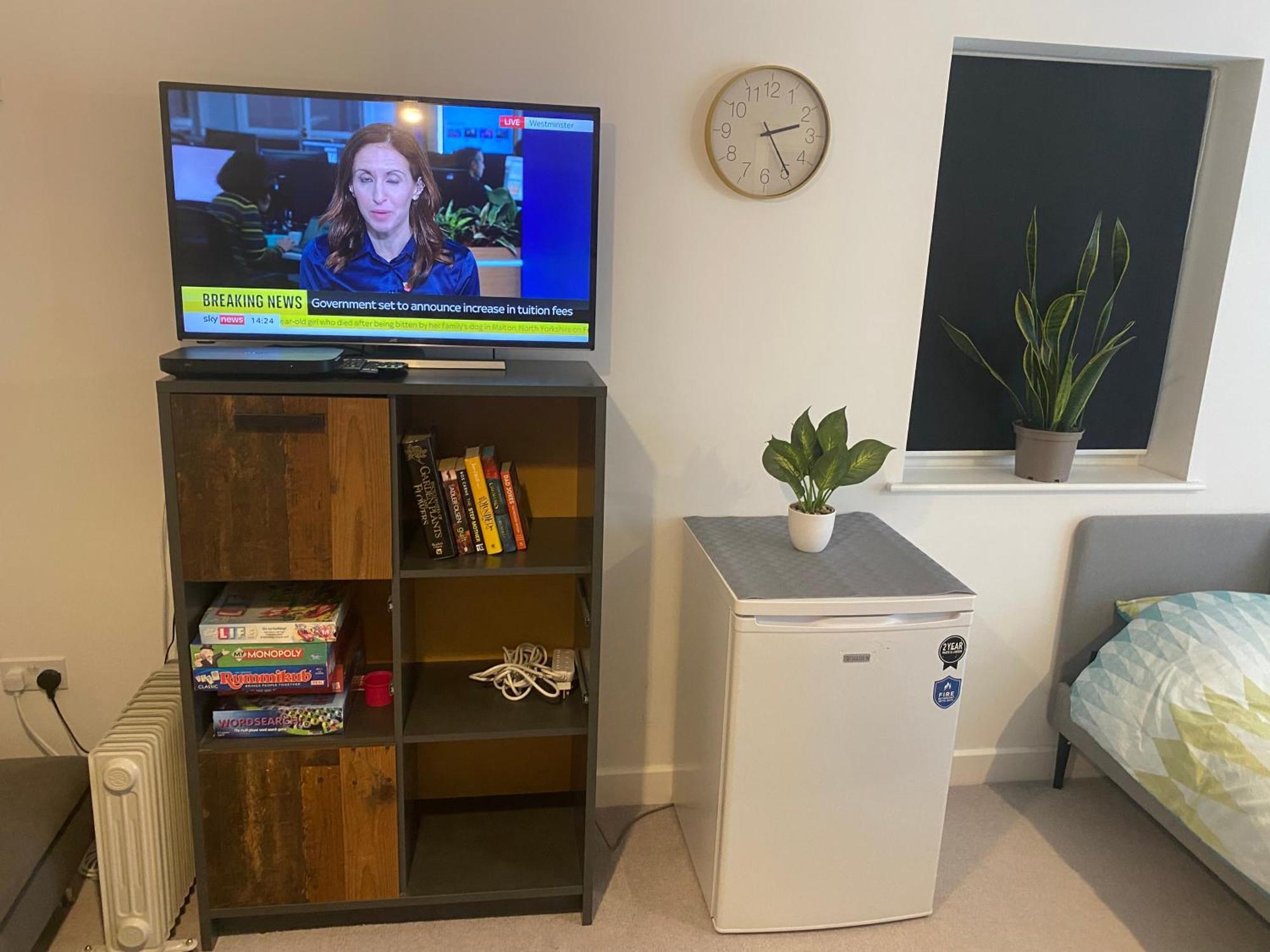 Very Large Double Room With Corner Sofa, Sky Tv, Netflix Etc, Fridge And Microwave Newhaven Zewnętrze zdjęcie