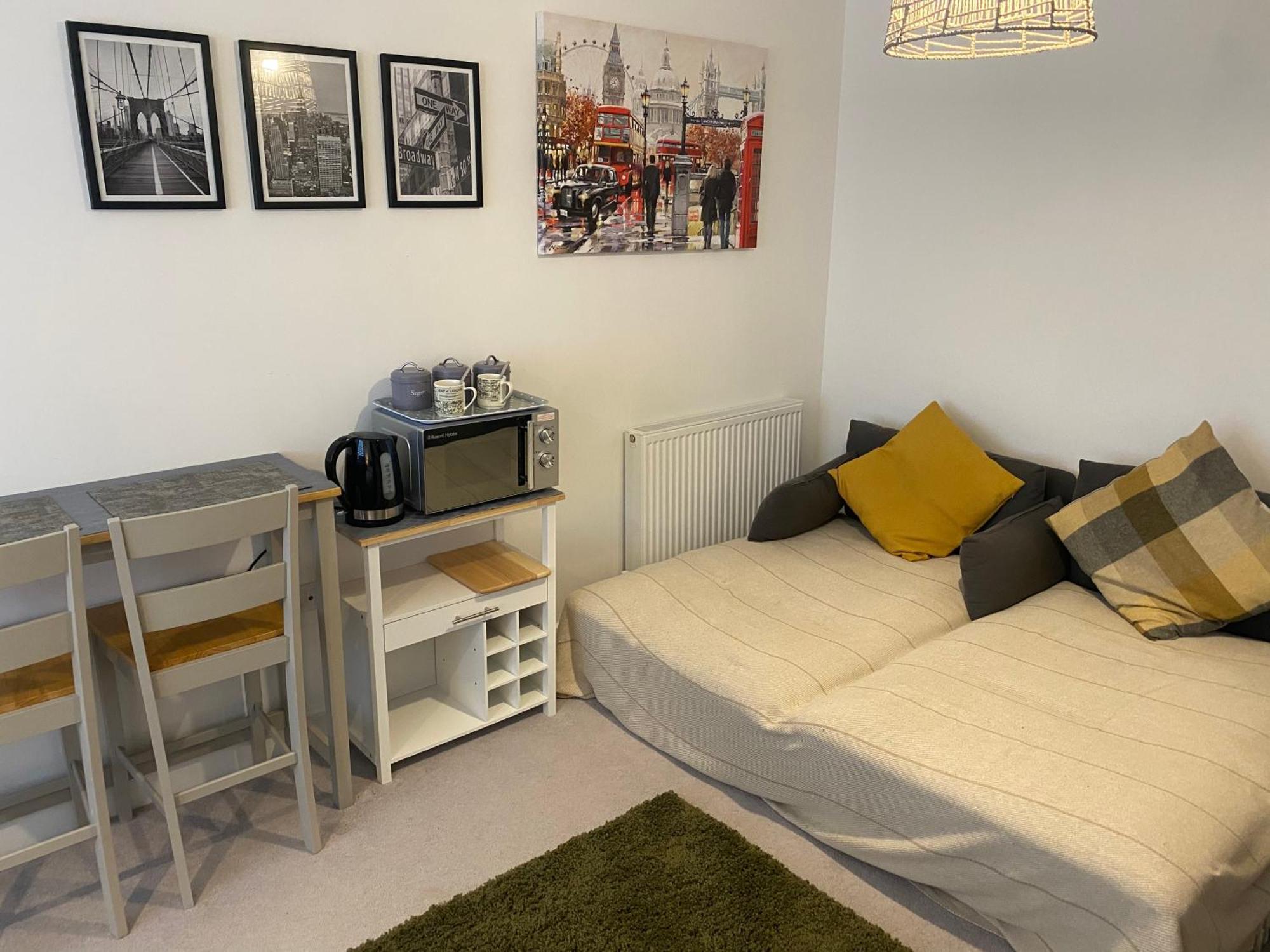 Very Large Double Room With Corner Sofa, Sky Tv, Netflix Etc, Fridge And Microwave Newhaven Zewnętrze zdjęcie